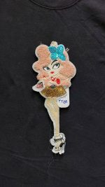 خرجکار گلدوزی دخترک پاپیون آبی - تصویر 2