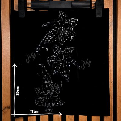 پنل نگین حرارتی گل سه تایی مناسب سارافون و کت روی پارچه مشکی