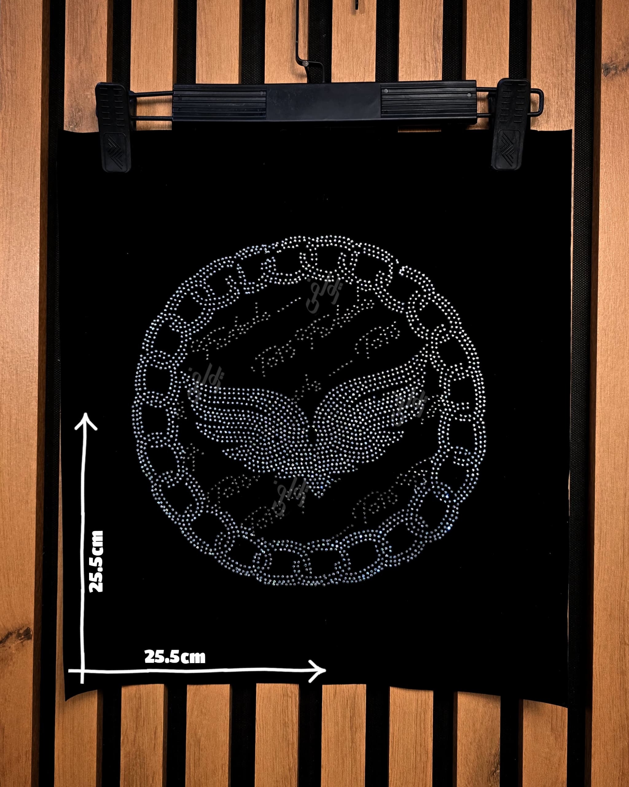 IMG-20251201-WA0080 پنل نگین حرارتی فرشته و زنجیر برای تی شرت های مدرن