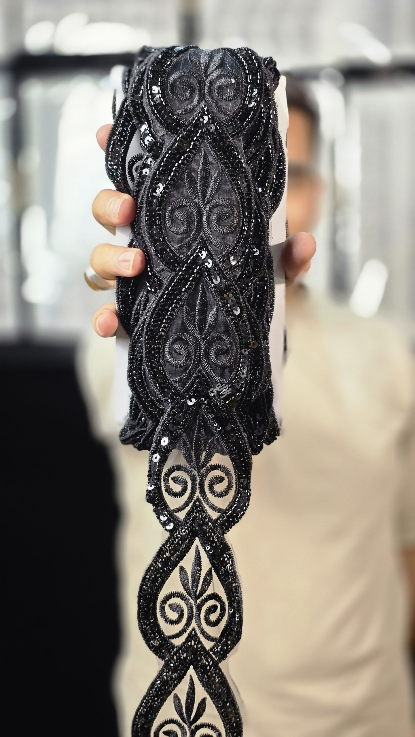 ۲۰۲۵۰۷۱۸_۱۵۴۱۲۹ یراق 10 یاردی گیپوری و منجوق دوزی قلب - تصویر 1